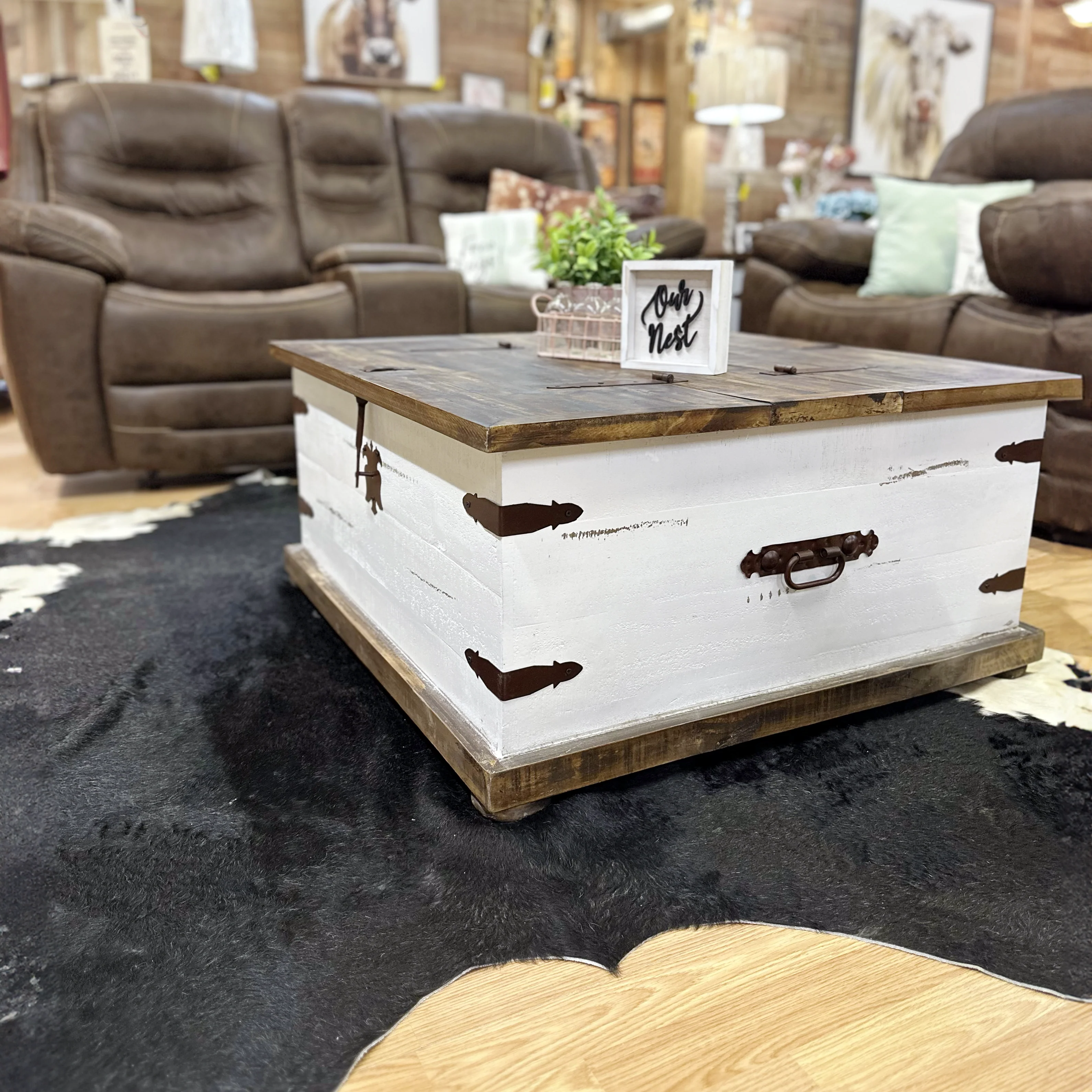 Farmhouse Trunk Coffee Table Set - Image 3