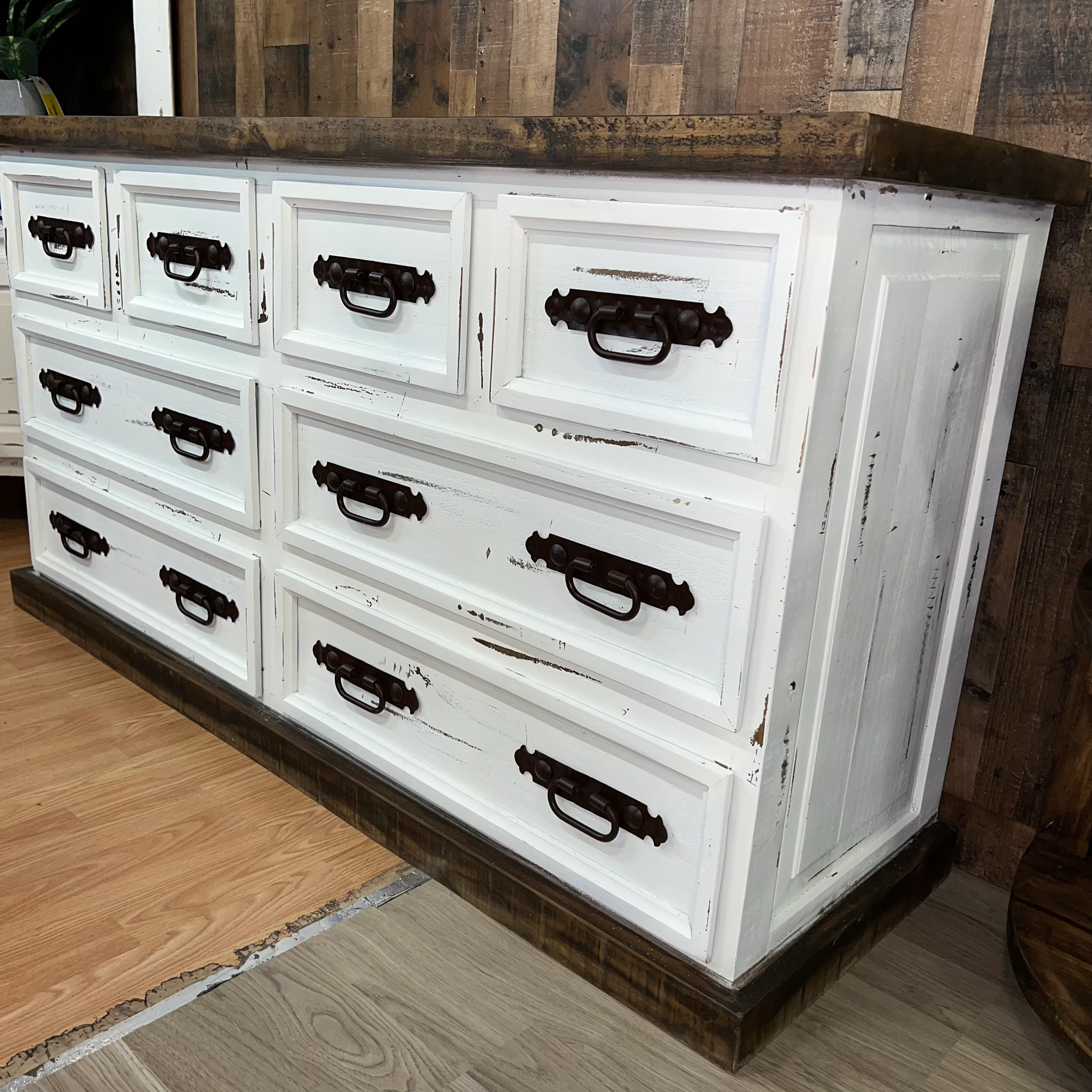 Gatlinburg Medium 8 Drawer Dresser - Image 2